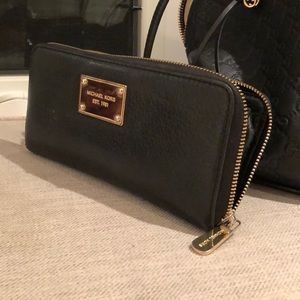MICHAEL KORS zip wallet